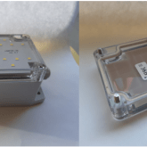 Светильники для птицефабрики/курятника. Предлагает Вам рассмотреть возможность поставки светодиодных светильников для освещения корпуса промышленного стада кур несушек. Cветильник LA-5 предназначен для монтажа в проходах между батареями клеток. Питание светильников осуществляется от шкафа управления/питания поставляемого совместно с комплектом светильников. Корпус светильника выполнен из поликарбоната, светопрозрачная крышка выполнена из поликарбоната.