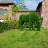 Лошадь на лугу (Фабрика Бачо)