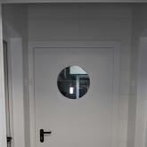 Противопожарная дверь со скрытыми петлями