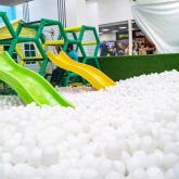 Детский лабиринт с горками и сухим бассейном. Возможны разные варианты наполнения и цветовой гаммы.