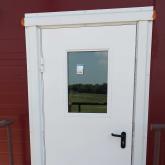 Противопожарная дверь с остеклением