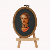 Миниатюрный портрет М. Ю. Лермонтов 1 299 ₽ Комплектация  С рамкой.Вышивка его портрета добавит в ваш интерьер элегантности и культурного наследия, отражая мощь слова и эмоций, которыми наполнено каждое его произведение.  Cтандарт качества. Stitchfly с Zweigart и DMC Техника: petit-point & stich Каунт: 32 Сложность: Высокая Цвет канвы: Графитовый Особенность: Реалистичная вышивка Канва: Zweigart Нитки: DMC