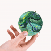 3D Набор для вышивки крестом "Возрождение Ктулху". 2 199 ₽  Погрузитесь в темный и загадочный мир Лавкрафта с уникальным 3D набором для вышивки "Возрождение Ктулху".Этот объемный дизайн позволит вам воссоздать могущественного Ктулху, пробуждающегося из глубин.  Cтандарт качества. Stitchfly с Zweigart и DMC Количество цветов: 27 Техника: Полный крест, Полукрест, Французские узелки, Бэк, Выкладная нить Каунт: 16 Сложность: Высокая Цвет канвы: Песочный Особенность: Объемная вышивка Канва: Zweigart Нитки: DMC