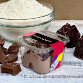 Это сказочное наслаждение, окутывающее нежностью и роскошью глубокого вкуса. Он идеально сочетает в себе глубокий шоколад и нежный сливочный крем, так легко тающие во рту.