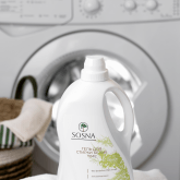 Откройте для себя идеальное решение для стирки с универсальным гелем для стирки Sosna! Этот высококачественный продукт создан для того, чтобы ваша одежда всегда выглядела безупречно, а стирка превращалась в простое и приятное занятие. Не дает грязи и пятнам въедаться в структуру волокон. Гель для стирки эффективно борется с загрязнениями, не позволяя им проникать в структуру волокон. Благодаря уникальной формуле, он проникает в ткань и помогает удалить даже самые стойкие пятна, сохраняя ваши вещи в идеально