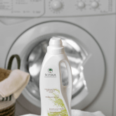 Кондиционер SOSNA подарит вашему белью свежий и приятный запах. SOSNA – это деликатная забота о ваших любимых вещах. Кондиционер бережно ухаживает за волокнами, сохраняя яркость цветов и мягкость ткани. Антистатический эффект. Избавьтесь от неприятной статики на одежде. Восстанавливает яркость и насыщенность цветов. Ваши вещи будут выглядеть как новые. SOSNA заботится о вас и окружающей среде. Кондиционер создан на основе экологически чистых компонентов.