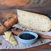 Фермерский сыр "Гауда с чёрным тмином и гвоздикой"