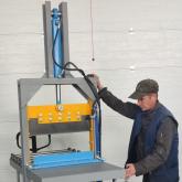 Гильотина 600х400 мм для резки кип каучука