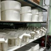 Литьё пенополиуретана в пресс-форму на производстве