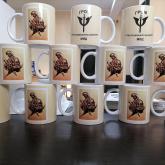 Наша компания «ИДЕА» специализируется на широкоформатной, интерьерной и цифровой печати, на сублимационном и термотрансферном нанесении на одежду и керамику. Рады предложить изготовление рекламно-полиграфических изделий: Баннер, широкоформатные наклейки на окна, стены, фасад, на авто Самоклеющаяся плёнка (наклейки любых форматов, этикетки, стикеры) Таблички (адресные, офисные), знаки безопасности, указатели, напольные наклейки, режим работы Постеры, плакаты Плоттерная, контурная резка самокл.плёнки Визитки,