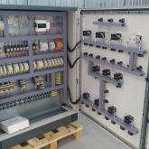 Шкаф управления тепловым пунктом на базе контроллеров Danfoss.