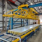 Для изготовления сэндвич-панелей используется полуавтоматическая производственная линия ЛП-9М. 