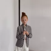 Пиджак-пальто классического кроя DENSE с жаккардовом переплетением гусиная лапка.  Данная модель подходит как верхняя одежда на теплое время года. Размерный ряд подходит даже для самых маленьких модников.