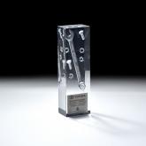 Стела из полимерной смолы с заливкой гаечного ключа