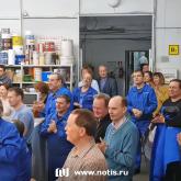 Сотрудники компании на производственном участке отмечают 33-летие компании