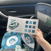 Рюкзак школьный с ортопедической спинкой, твердое дно, рисунок и цвет может быть любой, вес 700 гр, размеры: Ш30*В35*Г15, светоотражающая лента на лямках, боковых карманах и сверху, 2 боковых кармана для бутылочки 0,5 л снаружи, внутри один карман на замке и отделение для тетрадей, не маркий, ткань легкая в уходе. Фурнитура качественная европейская. На лямках предусмотрено крепление - застежка. Внутри можно добавить расписание (по желанию). Так же можно заказать мешок для обуви в едином стиле с рюкзаком