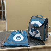 Рюкзак школьный с ортопедической спинкой, твердое дно, рисунок и цвет может быть любой, вес 700 гр, размеры: Ш30*В35*Г15, светоотражающая лента на лямках, боковых карманах и сверху, 2 боковых кармана для бутылочки 0,5 л снаружи, внутри один карман на замке и отделение для тетрадей, не маркий, ткань легкая в уходе. Фурнитура качественная европейская. На лямках предусмотрено крепление - застежка. Внутри можно добавить расписание (по желанию). Так же можно заказать мешок для обуви в едином стиле с рюкзаком