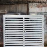 Решетка с горизонтальними жалюзями