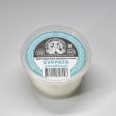 Сыр Буррата Алтайская от Двух Сыроваров. Мягкая сырная масса, производимая из коровьего молока. Представляет собой мешочек из теста моцареллы наполненный страчателлой.