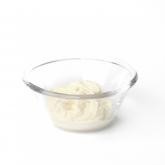 Сыр Страчателла Алтайская от Двух Сыроваров.  Мягкий нежный сыр, производимый из коровьего молока.   Тонкие пористые нити сыра пропитанные сливками.   Обладает нежным сливочным вкусом.