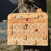 Случалось ли с вами такое, что вы забывали навестить любимую бабушку, вовремя полить цветы или сделать важный звонок? Конечно, это бывало со всеми хотя бы раз в жизни. Чтобы ничего не забывать и делать все вовремя, лучше всего записывать свои планы в специальный календарь.  LisKids представляет уникальную эко-игру «Календарь событий», чтобы вы могли обучить своего ребёнка важности планирования с самого детства. В увлекательной игровой форме малыш будет учиться записывать свои дела и контролировать их исполн