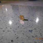 Покрытие обработанной поверхности финишным лаком, шлифовка