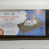 Картонная когтеточка лежанка «СОТА МИНИ» Когтеточка лежанка из сотового картона , будет по достоинству оценена вашим домашним питомцем. На ней кот или кошка смогут сладко спать, играть и затачивать коготки.