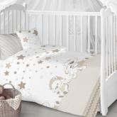 Комплекты постельного белья для новорожденных от Baby Dreams - это настоящая забота о настроении и здоровом сне даже самых маленьких-детей, постельное белье для новорожденных с простыней на резинке 120х60 см, произведено из высококачественной ткани сатин, это популярная ткань с особым типом переплетения, когда на лицевой стороне перекрытие нитей удлиненное. Для основы идет плотная нить, а скрученная и тонкая для лицевой стороны. Происходит чередование 4х ниток основы и одной лицевой. Текстура получается бле