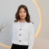 Кардиган для девочек  На фото цвет: белый Размеры: 32-(104-110 см)-650р 34-(116-122 см) -650р 36-(128-134 см)-680р 38-(134-140 см) -700р 40-(146-152 см)-700р Состав: акрил 100% Страна производства: Россия Цвета: белый,черный,голубой,серый,синий Артикул: g-018