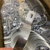 Хомут 57 2,0 для дорожных знаков