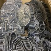 Хомуты для дорожных знаков в комплекте с метизами