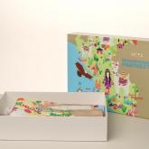 Практикоориентированное пособие «Эмоциональный коммуникатор» — это игровое пособие для развития эмоционального интеллекта, помогающее детям узнать о различных эмоциях и показывающее, какие чувства человек ощущает в той или иной ситуации. 