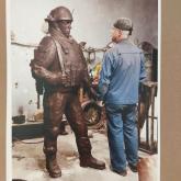 бронзовая статуя 