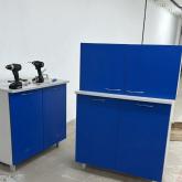 Медицинская мебель тумбы, навесные шкафы.. Материалл изготовления металл в полимерном покрытии. Цвет матовый синий