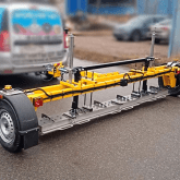 Магнитный подборщик-свипер для дорожного полотна эффективно очищает дороги, аэродромы и промышленные площадки от металлического мусора.