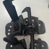 Замок капота