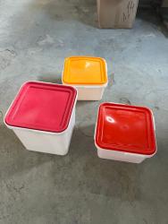 Цвет крышки на куботейнер можем предложить: белый матовый, красный, желтый, алый.