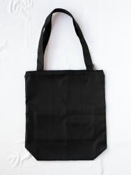 Ткань плотная, не промокает.