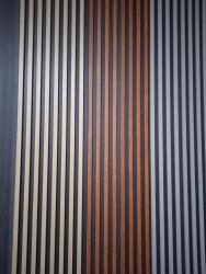 Реечная панель ДПК на темной основе.