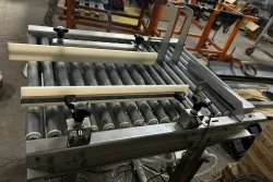 Приводной рольганг с механизмом переворота коробки АПК-11-22