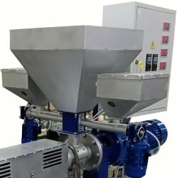 Двухкомпонентный дозатор для экструдера