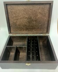 Фото внутри, с ячейками и вставкой для катушек.