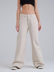 Джинсы  WIDE LEG  для девочки подростка из качественного хлопка 14 унций. Крой Wide leg ― это свободная посадка и расклёшенные от бедра штанины, они прекрасно подойдут для создания модных и актуальных образов. Посадка на талии дополнительно регулируется внутренним поясом.