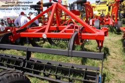 Плуги чизельные со стойкой параплау ПЧП шириной захвата от 2,3 до 6 метров