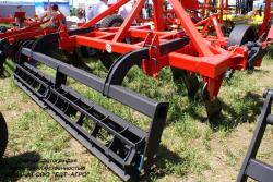 Плуги чизельные со стойкой параплау ПЧП шириной захвата от 2,3 до 6 метров