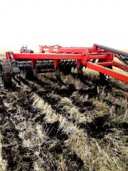 Плуги чизельные со стойкой параплау ПЧП шириной захвата от 2,3 до 6 метров