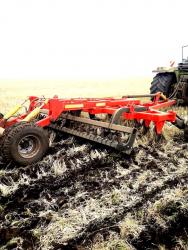 Плуги чизельные со стойкой параплау ПЧП шириной захвата от 2,3 до 6 метров