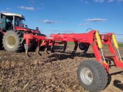 Плуги чизельные со стойкой параплау ПЧП шириной захвата от 2,3 до 6 метров