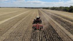 Плуги чизельные со стойкой параплау ПЧП шириной захвата от 2,3 до 6 метров