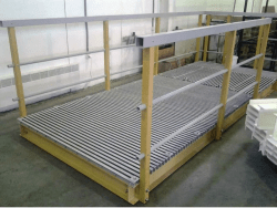 Конструкция из настила и ограждений из стеклокомпозита 